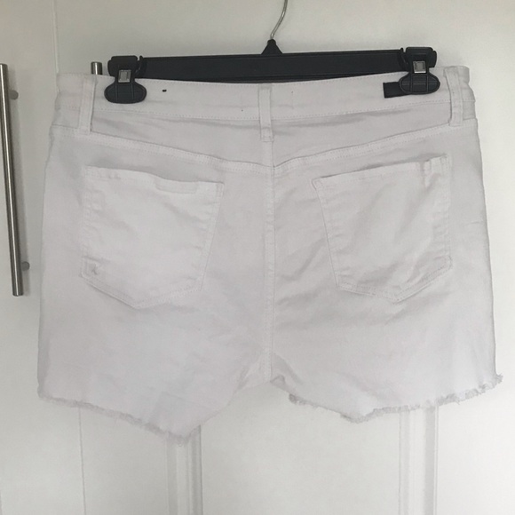 12 L KUT from the cloth white jean denim shorts - Picture 4 of 15